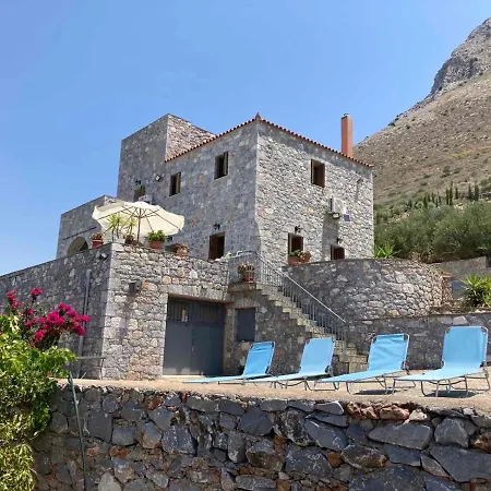 Traditional Tower: Sea View Retreat