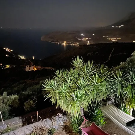 Villa Traditional Tower: Sea View Retreat
